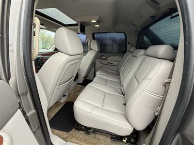 2008 Chevrolet Avalanche LTZ   - Photo 10 - Cahokia, IL 62206