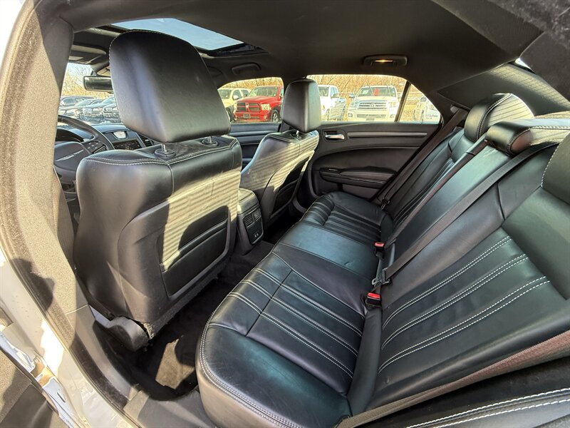 2016 Chrysler 300 Series S - Photo 9 - Cahokia, IL 62206