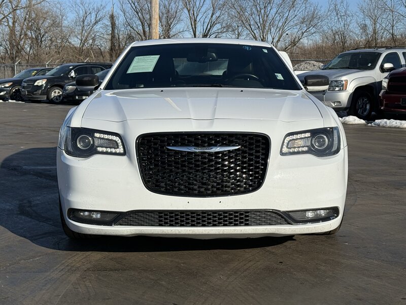 2016 Chrysler 300 Series S - Photo 4 - Cahokia, IL 62206