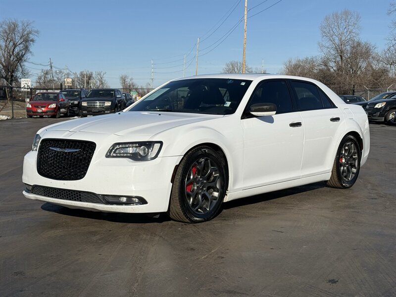 2016 Chrysler 300 Series S   - Photo 1 - Cahokia, IL 62206