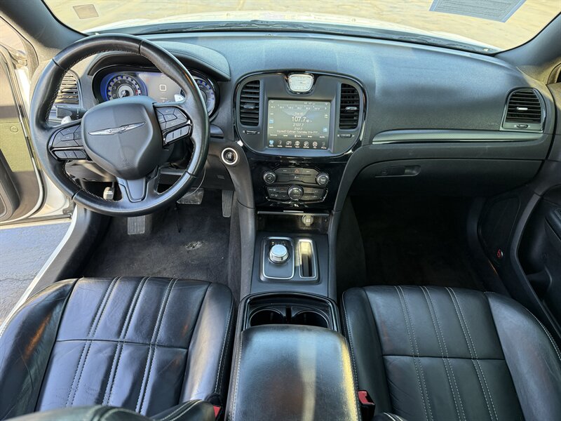 2016 Chrysler 300 Series S - Photo 10 - Cahokia, IL 62206