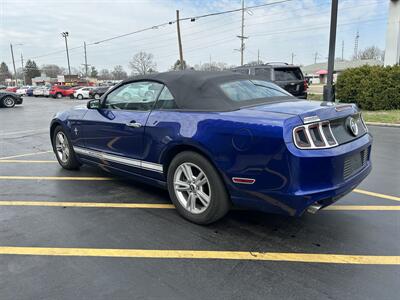 2013 Ford Mustang V6   - Photo 5 - Fairview Heights, IL 62208