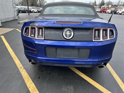 2013 Ford Mustang V6   - Photo 7 - Fairview Heights, IL 62208
