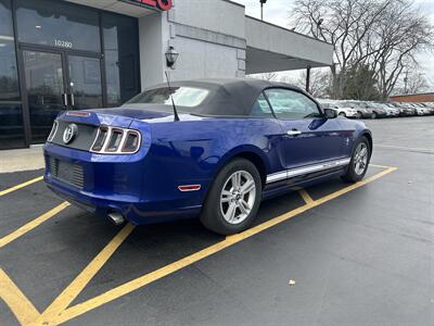 2013 Ford Mustang V6   - Photo 4 - Fairview Heights, IL 62208
