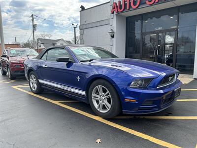 2013 Ford Mustang V6   - Photo 2 - Fairview Heights, IL 62208