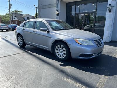 2014 Chrysler 200 LX   - Photo 2 - Fairview Heights, IL 62208