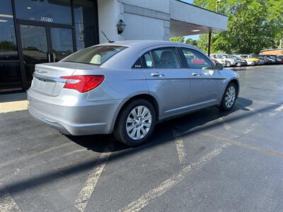 2014 Chrysler 200 LX   - Photo 4 - Fairview Heights, IL 62208