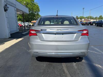 2014 Chrysler 200 LX   - Photo 6 - Fairview Heights, IL 62208