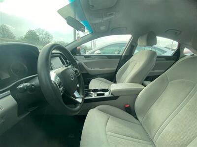 2019 Hyundai SONATA SE   - Photo 8 - Belleville, IL 62226