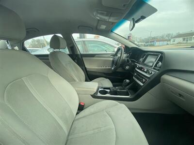 2019 Hyundai SONATA SE   - Photo 9 - Belleville, IL 62226