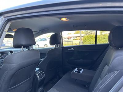 2017 Kia Sportage LX - Photo 9 - Fairview Heights, IL 62208