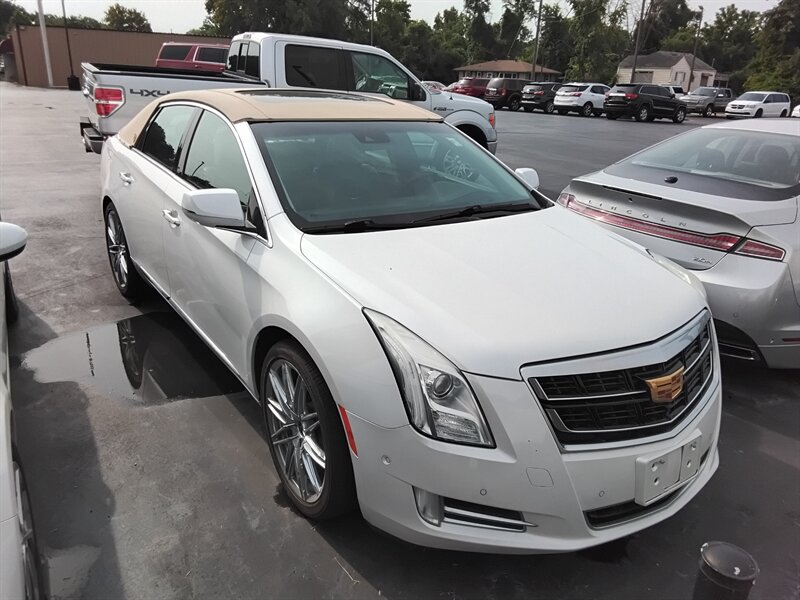 2016 Cadillac XTS Luxury   - Photo 1 - Cahokia, IL 62206