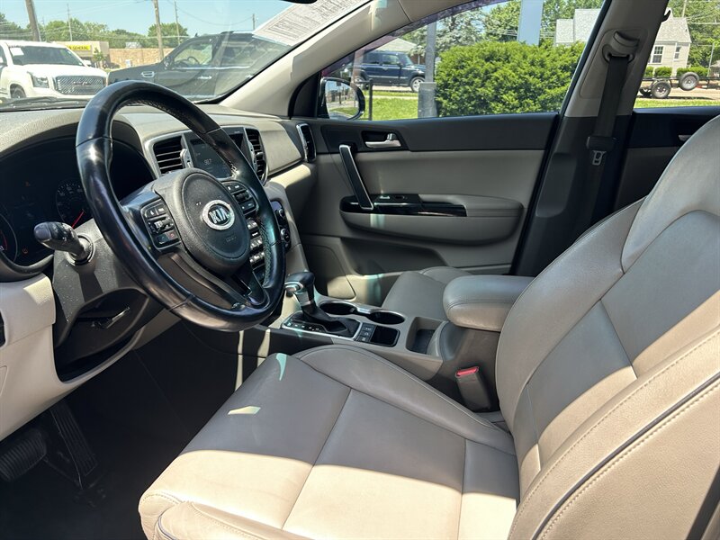 2019 Kia Sportage EX - Photo 8 - Fairview Heights, IL 62208