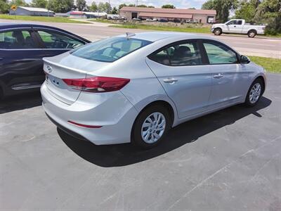 2017 Hyundai ELANTRA SE   - Photo 4 - Cahokia, IL 62206