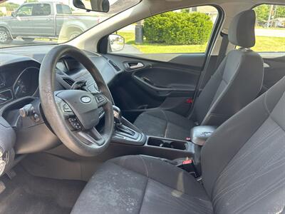2018 Ford Focus SE   - Photo 8 - Fairview Heights, IL 62208