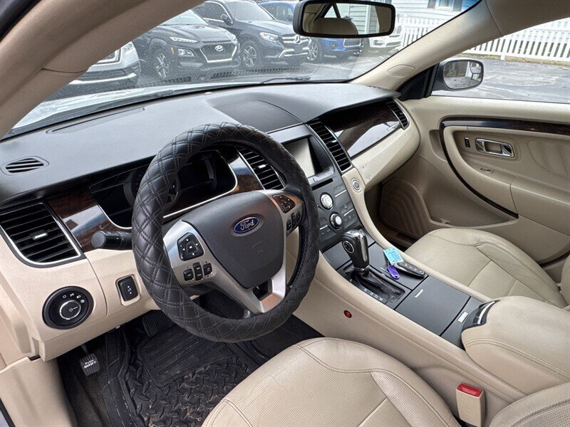 2015 Ford Taurus Limited - Photo 8 - Millstadt, IL 62260