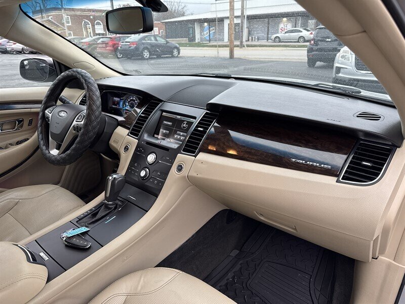 2015 Ford Taurus Limited - Photo 10 - Millstadt, IL 62260