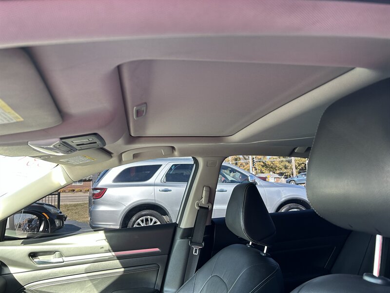 2020 Nissan Altima 2.5 SL - Photo 9 - Fairview Heights, IL 62208