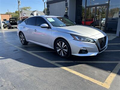 2020 Nissan Altima 2.5 SL - Photo 2 - Fairview Heights, IL 62208