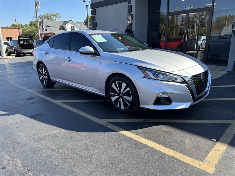 2020 Nissan Altima 2.5 SL - Photo 2 - Fairview Heights, IL 62208