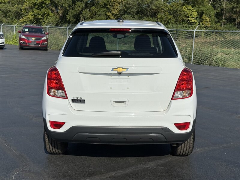 2018 Chevrolet Trax LS - Photo 7 - Cahokia, IL 62206