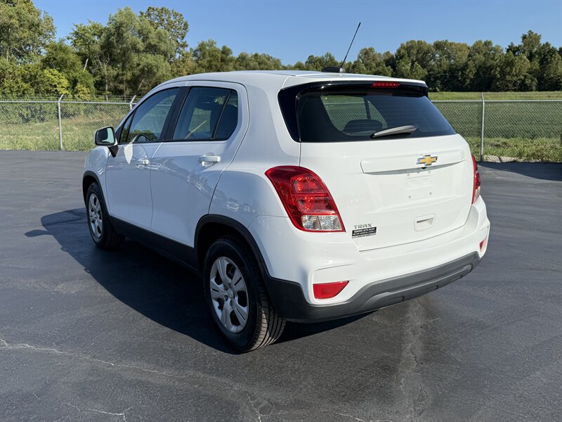 2018 Chevrolet Trax LS - Photo 6 - Cahokia, IL 62206