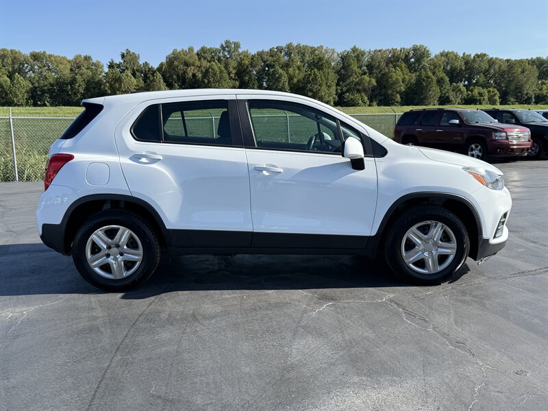 2018 Chevrolet Trax LS - Photo 5 - Cahokia, IL 62206