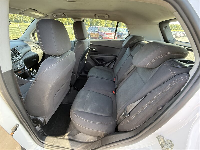 2018 Chevrolet Trax LS - Photo 10 - Cahokia, IL 62206