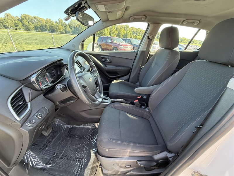 2018 Chevrolet Trax LS - Photo 9 - Cahokia, IL 62206