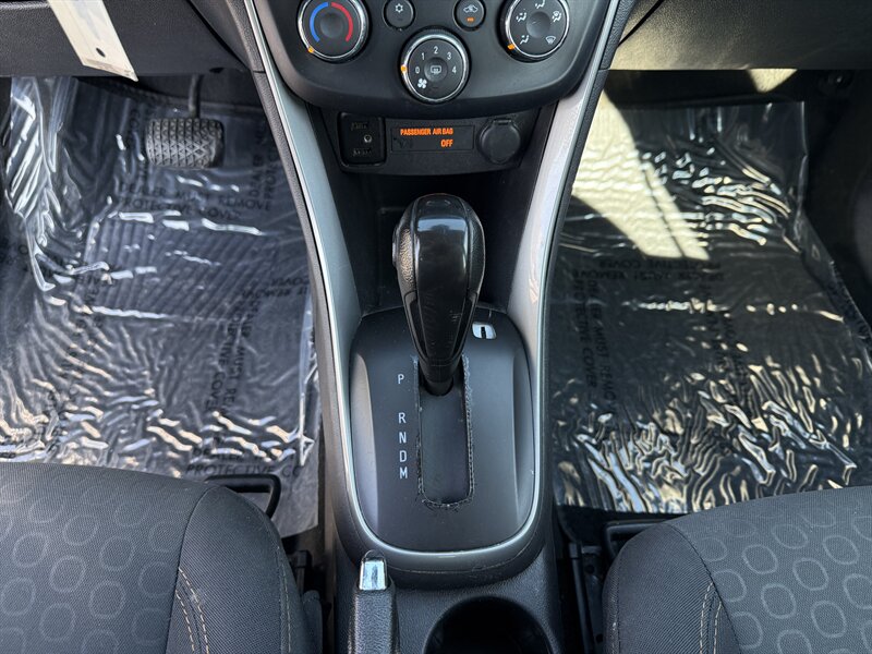 2018 Chevrolet Trax LS - Photo 14 - Cahokia, IL 62206