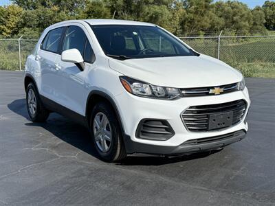 2018 Chevrolet Trax LS - Photo 2 - Cahokia, IL 62206