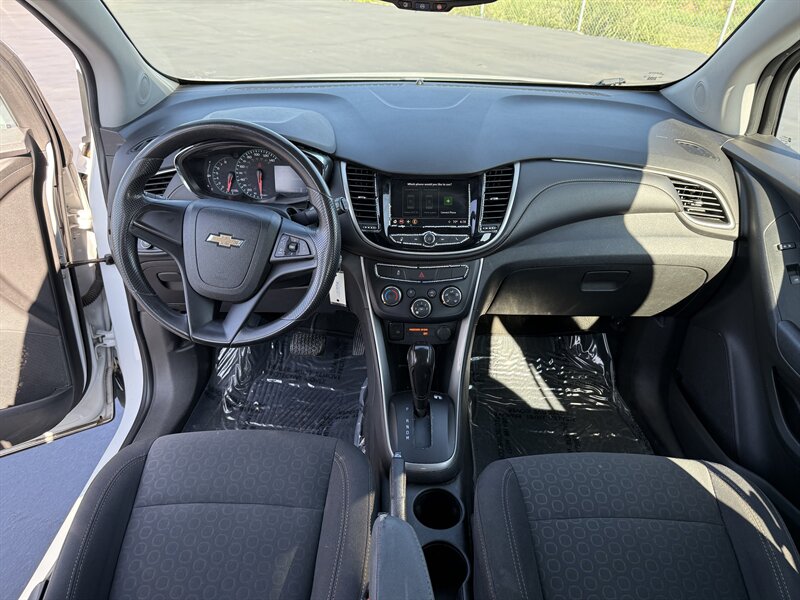 2018 Chevrolet Trax LS - Photo 11 - Cahokia, IL 62206