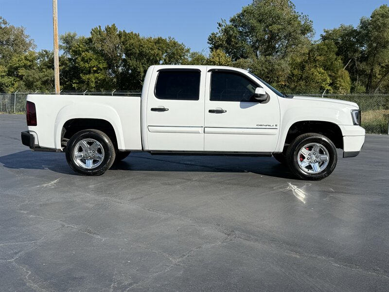 2009 GMC Sierra 1500 Denali - Photo 5 - Cahokia, IL 62206