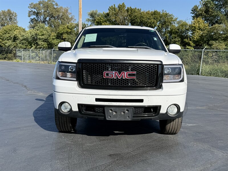 2009 GMC Sierra 1500 Denali - Photo 2 - Cahokia, IL 62206