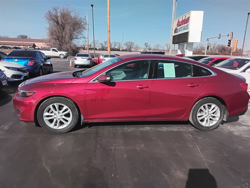 2017 Chevrolet Malibu LT   - Photo 1 - Cahokia, IL 62206