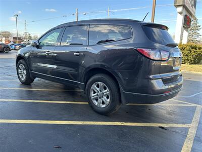 2017 Chevrolet Traverse LS   - Photo 5 - Fairview Heights, IL 62208
