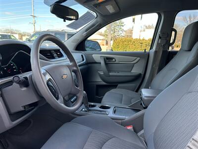 2017 Chevrolet Traverse LS   - Photo 8 - Fairview Heights, IL 62208