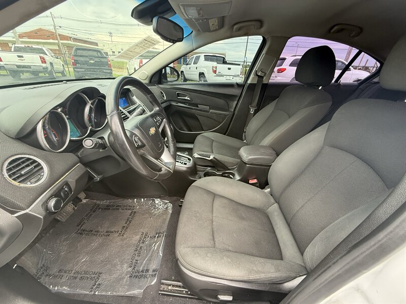 2011 Chevrolet Cruze LT - Photo 9 - Cahokia, IL 62206