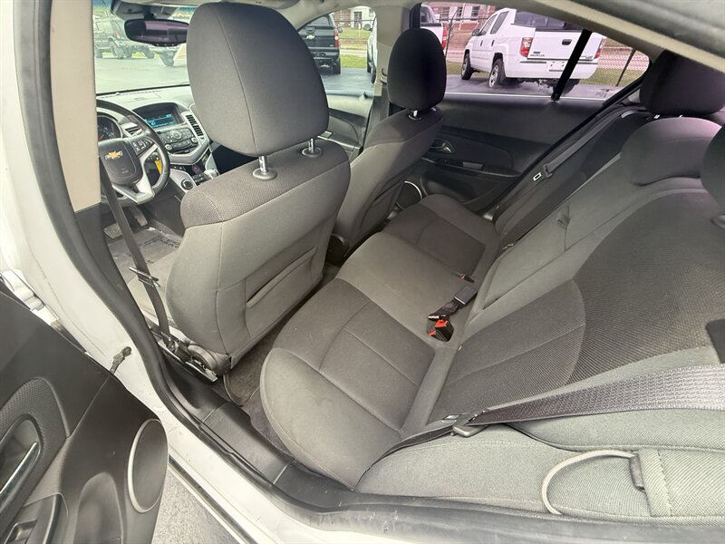 2011 Chevrolet Cruze LT - Photo 10 - Cahokia, IL 62206