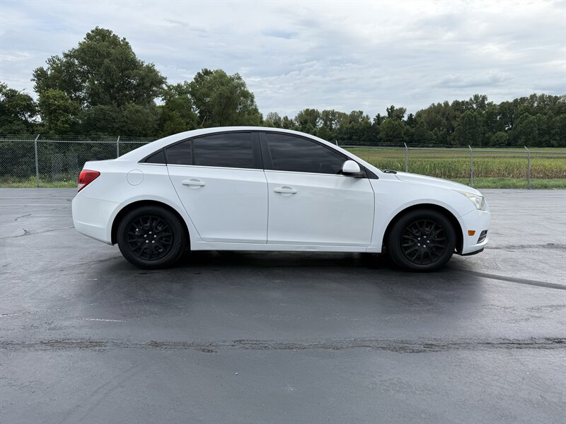 2011 Chevrolet Cruze LT - Photo 4 - Cahokia, IL 62206