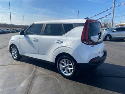 2020 Kia Soul LX   - Photo 6 - Cahokia, IL 62206