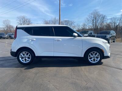 2020 Kia Soul LX   - Photo 4 - Cahokia, IL 62206