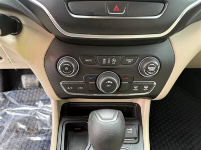 2019 Jeep Cherokee Latitude   - Photo 15 - Cahokia, IL 62206