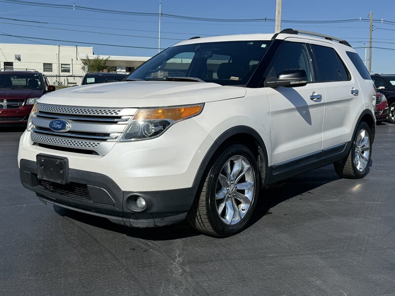 2012 Ford Explorer XLT   - Photo 1 - Cahokia, IL 62206
