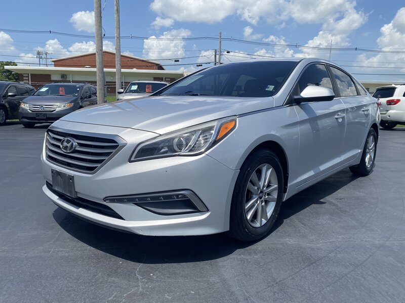 2015 Hyundai SONATA SE - Photo 1 - Cahokia, IL 62206