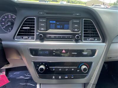 2015 Hyundai SONATA SE   - Photo 13 - Cahokia, IL 62206