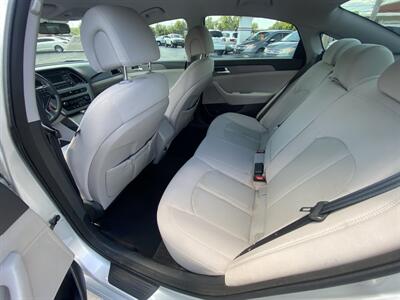 2015 Hyundai SONATA SE   - Photo 10 - Cahokia, IL 62206