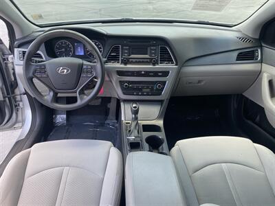 2015 Hyundai SONATA SE   - Photo 11 - Cahokia, IL 62206