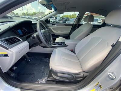 2015 Hyundai SONATA SE   - Photo 9 - Cahokia, IL 62206