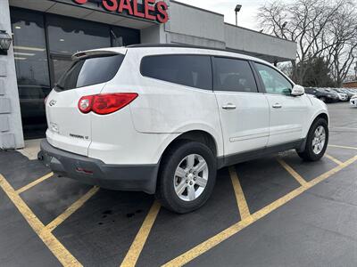 2011 Chevrolet Traverse LT - Photo 4 - Fairview Heights, IL 62208